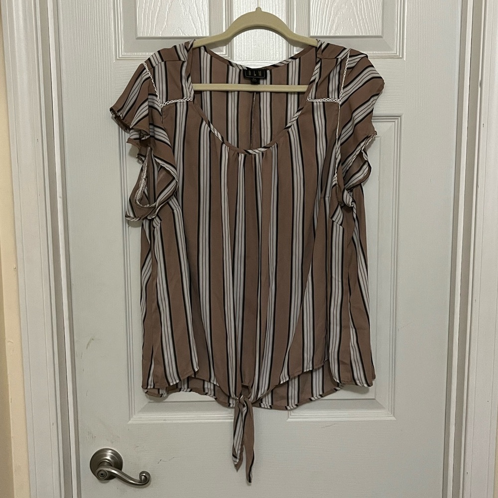 Lightweight Short Sleeve Blouse